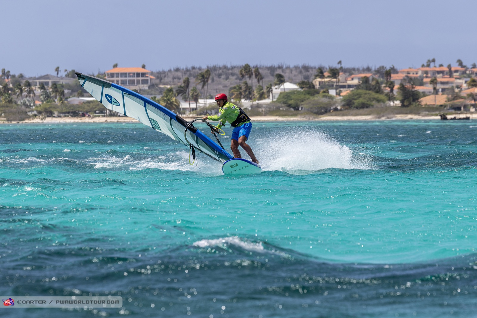 Arxon Gomperts windsurfing — Gybing in Aruba