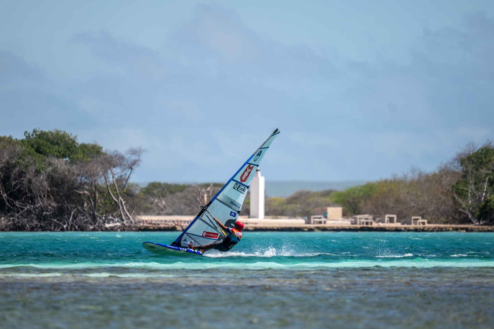 Arxon Gomperts windsurfing — Carving at Lac Bay