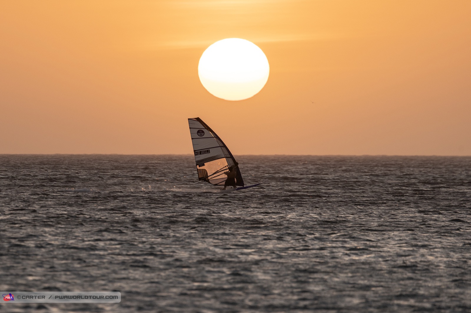 Arxon Gomperts windsurfing — Sunset session, Aruba